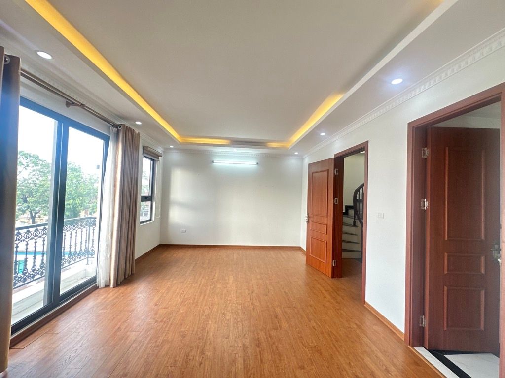 BÁN NHÀ ĐƯỜNG NGUYỄN VĂN LINH THẠCH BÀN LONG BIÊN HÀ NỘI 55M x 6 TẦNG THANG MÁY GIÁ 11.8 TỶ