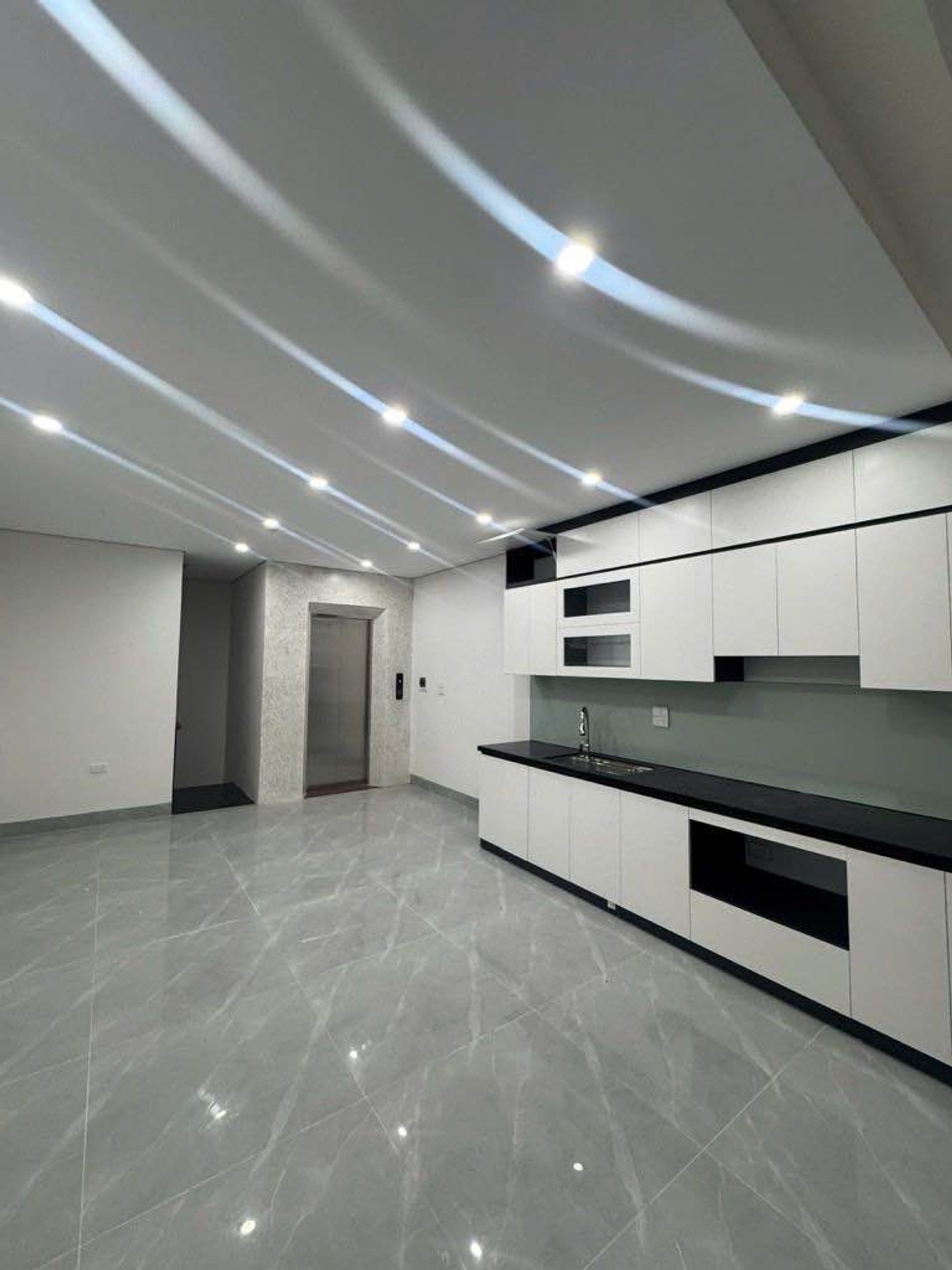 BÁN NHÀ PHỐ NGỌC TRÌ - CỔ LINH, LONG BIÊN, HÀ NỘI - 5 TẦNG, THANG MÁY