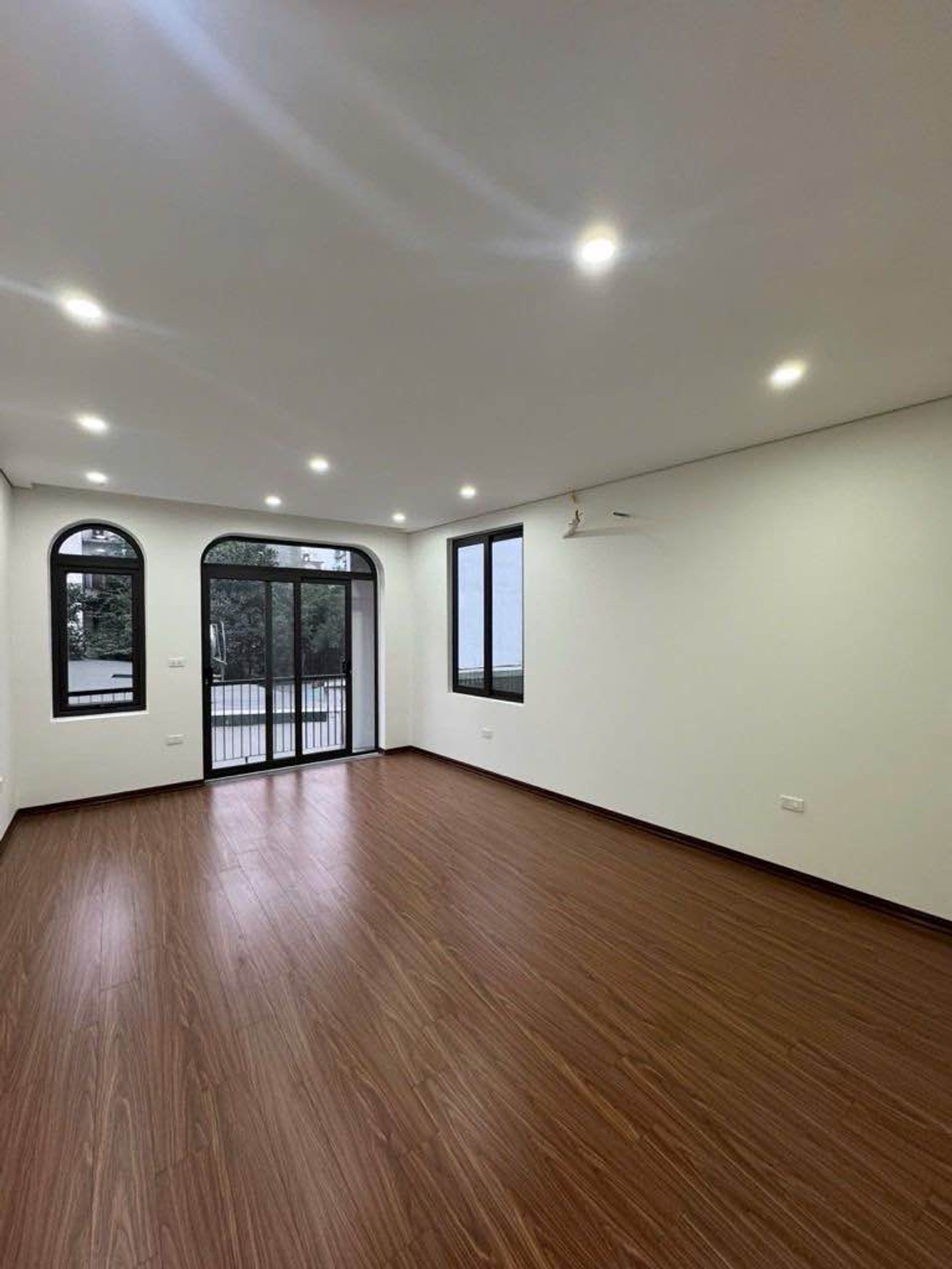 BÁN NHÀ PHỐ NGỌC TRÌ - CỔ LINH, LONG BIÊN, HÀ NỘI - 5 TẦNG, THANG MÁY