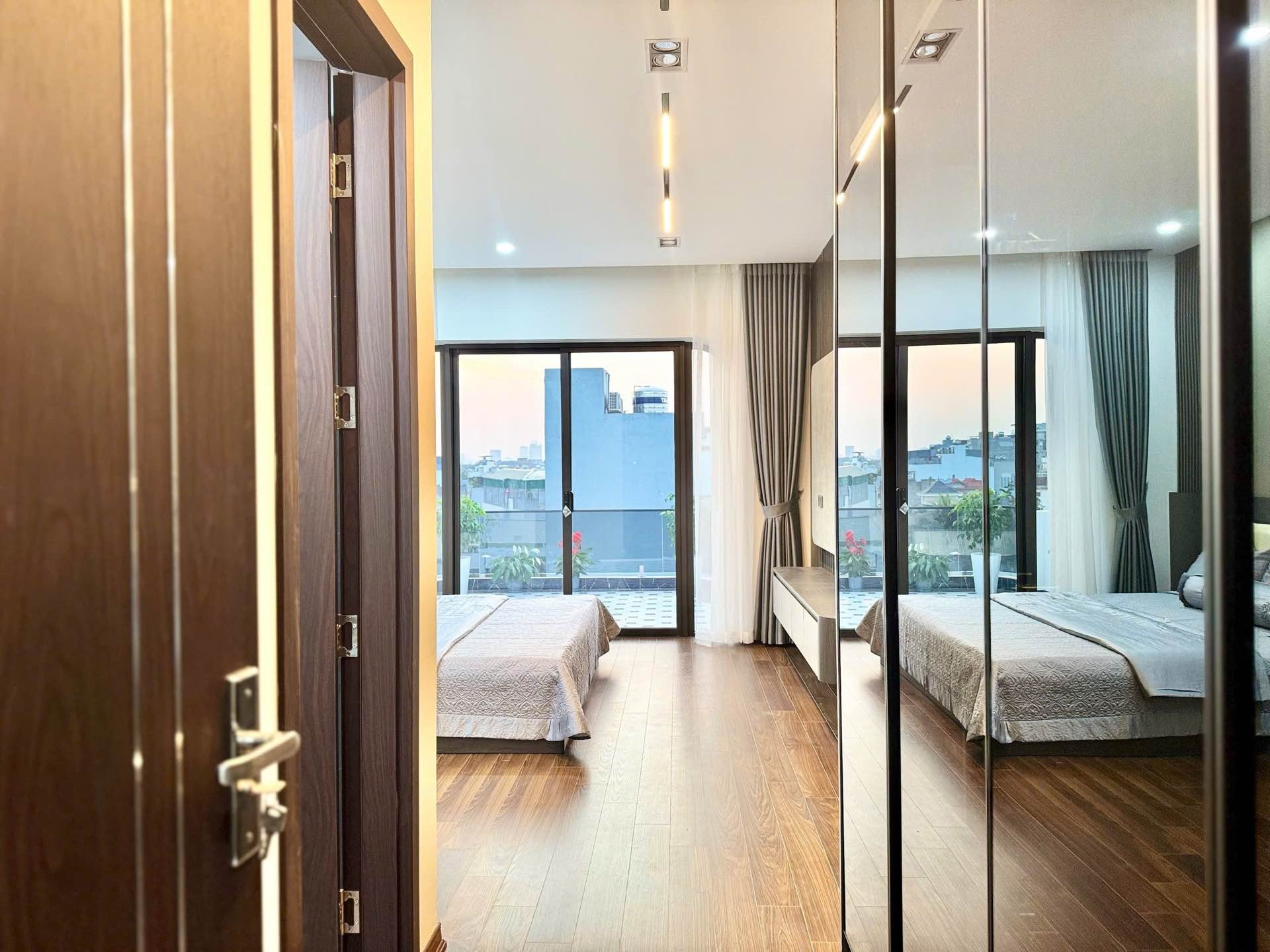 NHÀ PHỐ TRẠM CỔ LINH, LONG BIÊN, HÀ NỘI – 7 TẦNG, 23.6 TỶ