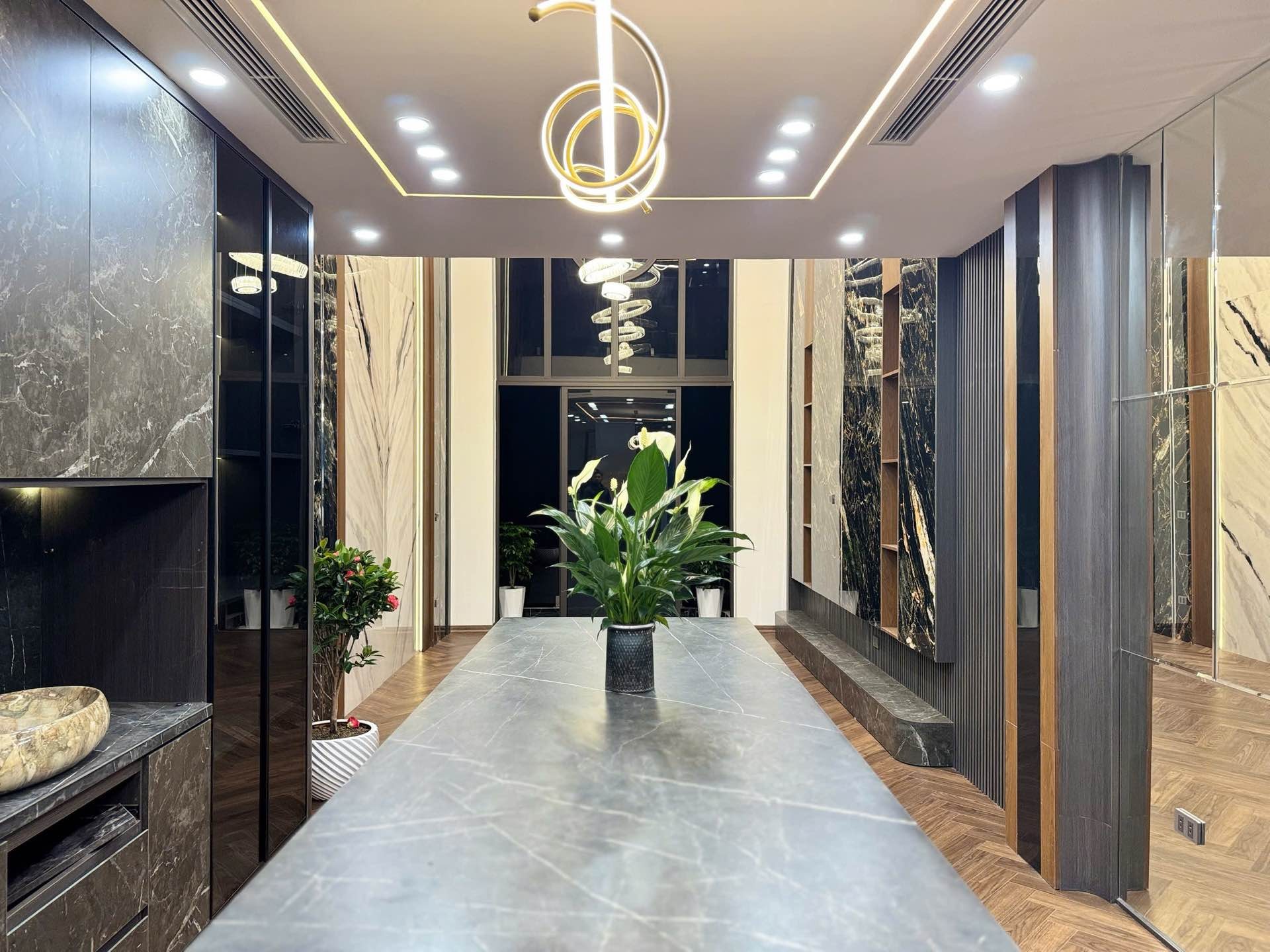 Gần ngay cầu Vĩnh Tuy và AEON Mall Long Biên